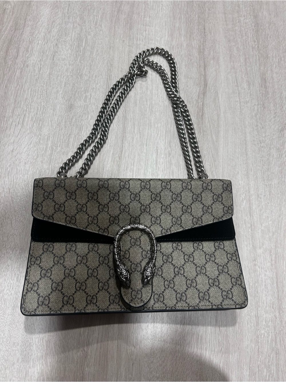 Gucci GG Supreme Shoulder Bag in Beige with Black Trim